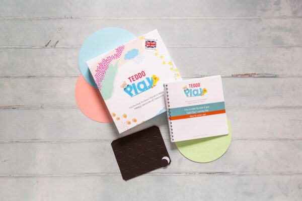 Teddo Play Learning Set with Play Guide and adhesive magnets